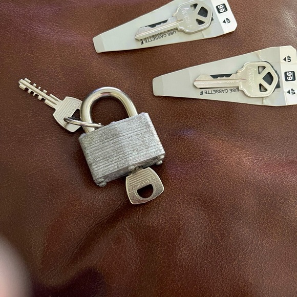 2 Master lock - Picture 7 of 7